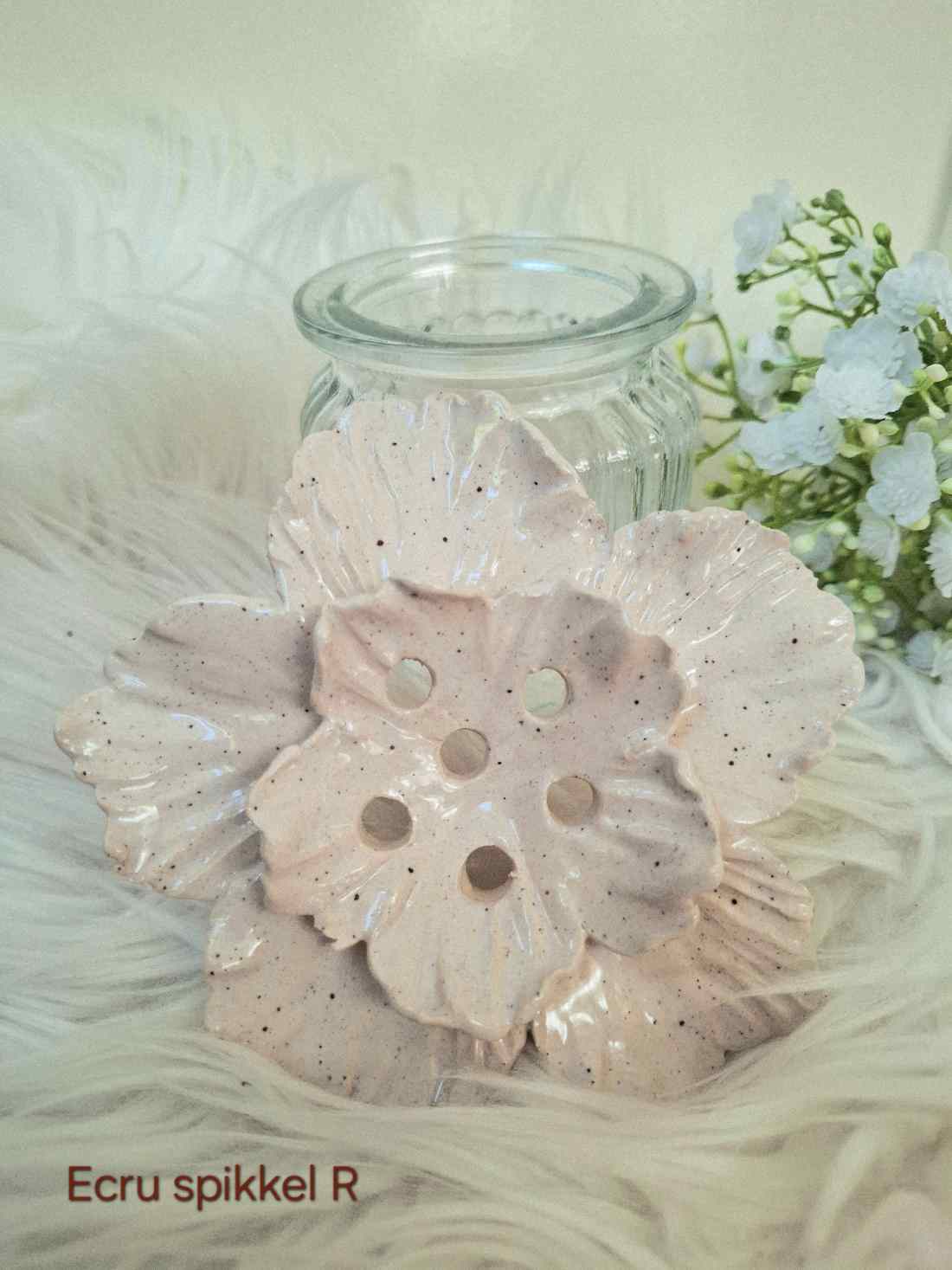ecru spikkel R ecru spikkel R