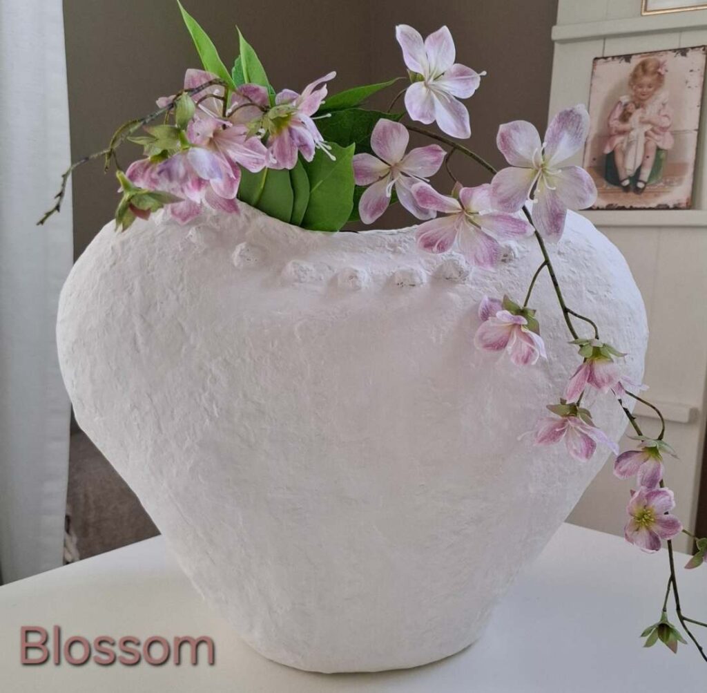papier machee vaas blossom4 papier maché vaas blossom